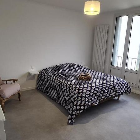 Private Room In Shared Apartment IV Beauvais Bagian luar foto
