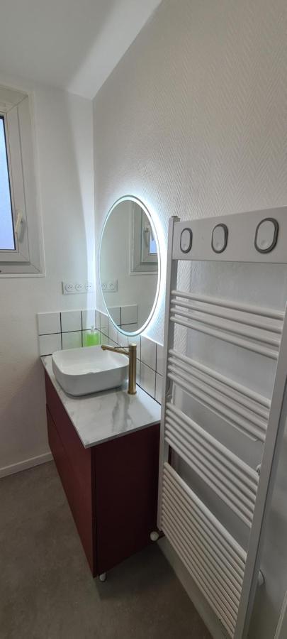 Private Room In Shared Apartment IV Beauvais Bagian luar foto