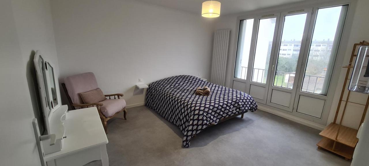 Private Room In Shared Apartment IV Beauvais Bagian luar foto