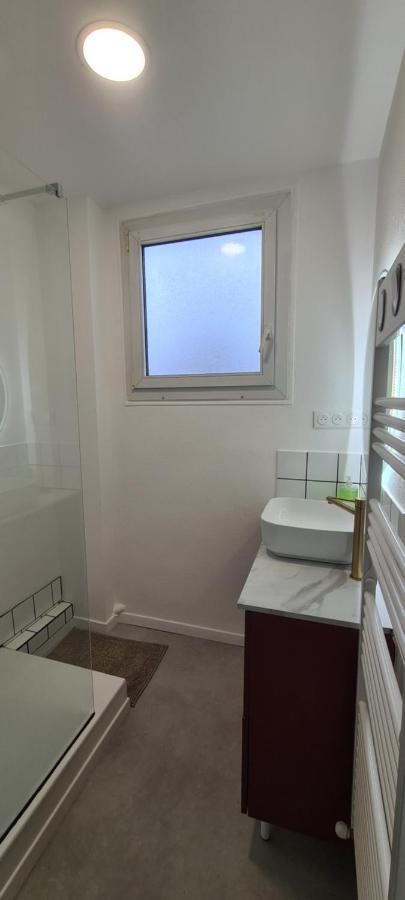 Private Room In Shared Apartment IV Beauvais Bagian luar foto