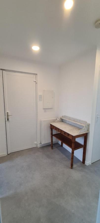 Private Room In Shared Apartment IV Beauvais Bagian luar foto